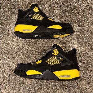 Jordan 4 Retro Thunder